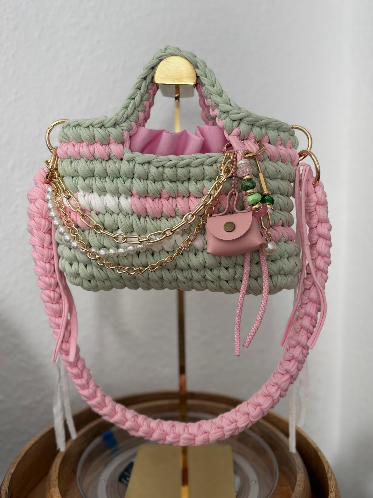 Mint-rosa Duduhook Tasche mit rosa Trageriemen und Mini-Taschenanhänger