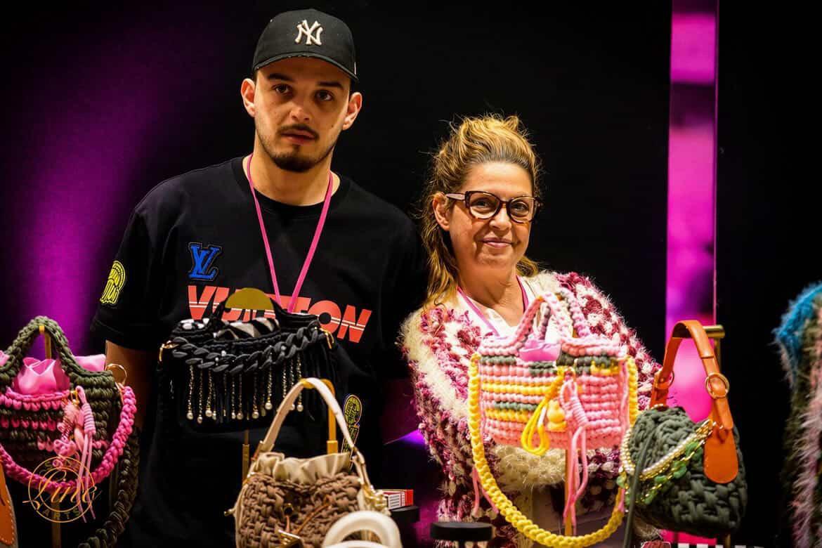Duduhook Taschen und Designerin auf einem Event